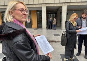 Odbornica Demokratske stranke u Skupštini grada Beograda Aleksandra Kovač i odbornica u Skupštini opštine Grocka Miroslava Pavlović podnele su danas tri krivične prijave protiv NN lica zbog seksualnog uznemiravanja i nasilja na društvenim mrežama