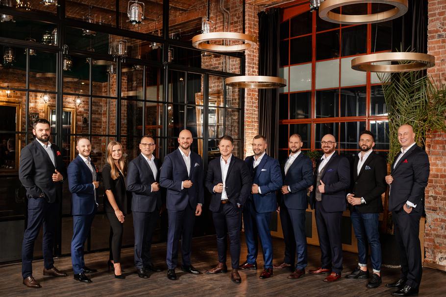 Zarząd, dyrektorzy i partnerzy Columbus Elite (od lewej): Grzegorz Poprawski, Kamil Krawczyk, Aleksandra Krawczyk, Tomasz Stanisławski, Rafał Kołłątaj, Paweł Bednarek, Szymon Gruszka, Jakub Fijewski, Kamil Krążek, Mateusz Janiszewski, Wojciech Tokarz.