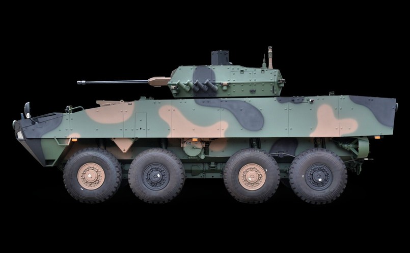 Nowy Rosomak-Long z wieżą ZSSW-30 polskiej konstrukcji