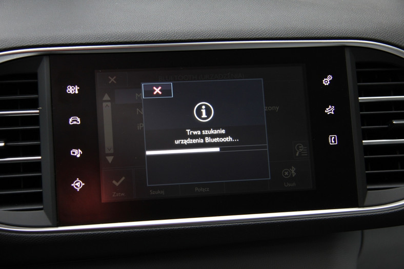 System w Peugeocie 308 wymagał kilku prób zanim znalazł telefony z Android i Windows Phone.
