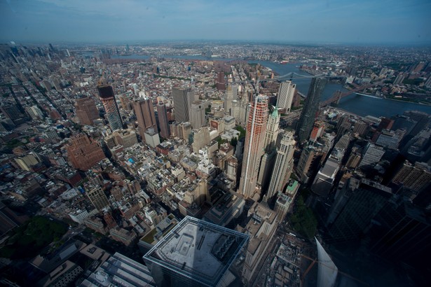 Widok na Manhattan z wieżowca One World Trade Center. fot. Craig Warga/Bloomberg