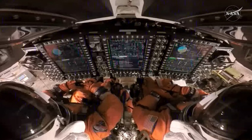 Astronauti NASA u svemirskim odelima