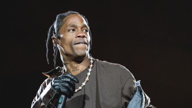 Sypią się pozwy po tragedii na Astroworld. Travis Scott krytykowany. Nadal milczy