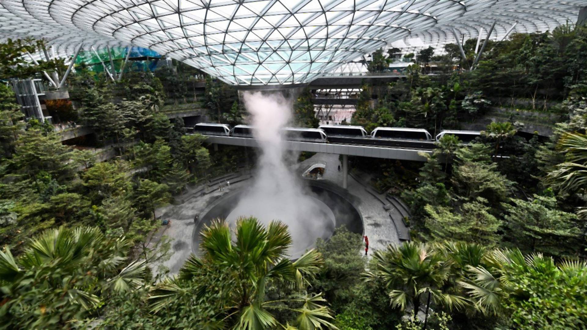Najlepši aerodrom na svetu sa džinovskim vodopadom i mini prašumom u sredini