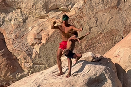 OTAC BACIO SINA SA LITICE U JEZERO! Uznemirujući snimak PARALISAO PLANETU, ubrzo je osvanulo OVO OBJAŠNJENJE: "Mladunče orla mora da napusti gnezdo ili da bude izbačeno"