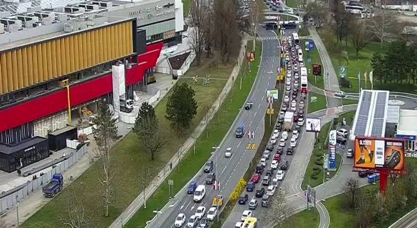 Gužve ka Brankovom mostu u smeru ka gradu