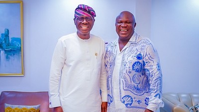 Governor Babajide Sanwo-Olu shows and his predecessor, Akinwunmi Ambode. [Twitter:Aiyekooto]