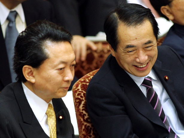 Yukio Hatoyama, japoński premier (z lewej), z Naoto Kan, ministrem finansów