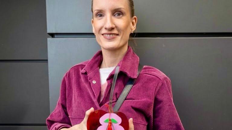 Adela Vinczeová s cenou za podcast roka