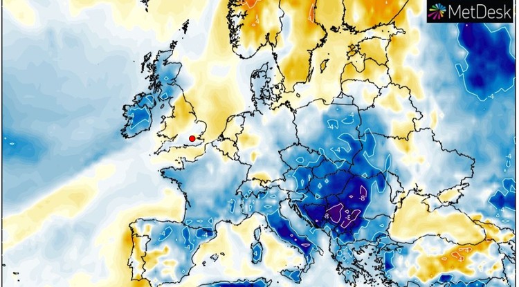 A júliusban átlagos hőmérséklettől való eltérés Európában.