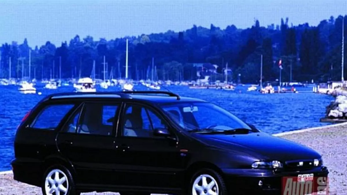 Fiat Marea Weekend, Renault Laguna Kombi, Mazda 626, Skoda Octavia Combi - Jadą wozy ciężarowe