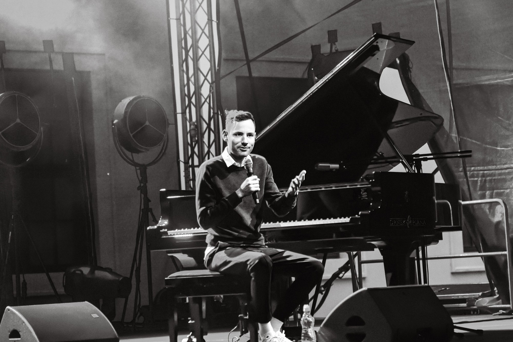Klavirista Peter Bence.
