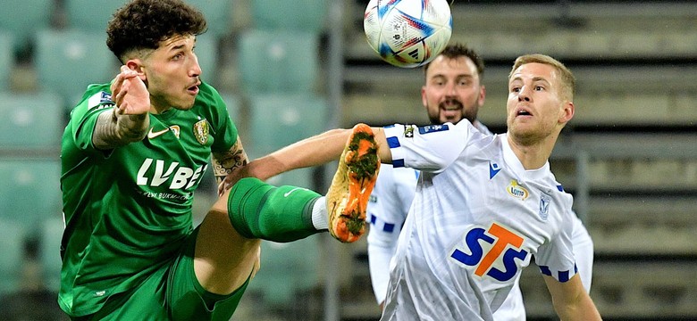 Dwie czerwone kartki i trzy gole. Lech z Wrocławia wraca na tarczy [WIDEO]