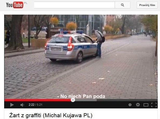 Graficiarz sprawdza poczucie humoru policjantów [WIDEO]