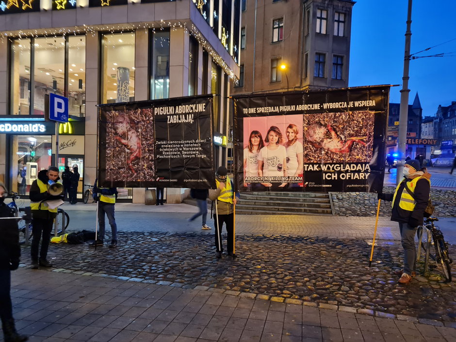 Pikieta na ul. Półwiejskiej w Poznaniu fot. Codzienny Poznań