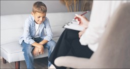 Psychiatria dziecięca do poprawki. Konkursy NFZ dla ośrodków środowiskowych szkodzą dzieciom z problemami?