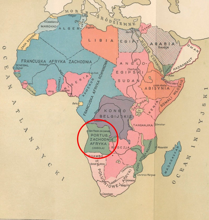 Mapa Afryki z końca lat 30. XX w. Angola zaznaczona czerwonym kółkiem