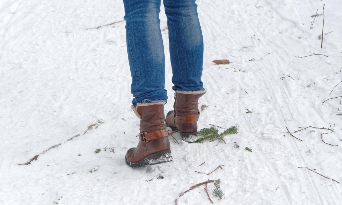 Zimowy problem z dżinsami. Dlaczego denim nie sprawdza się w mrozy?