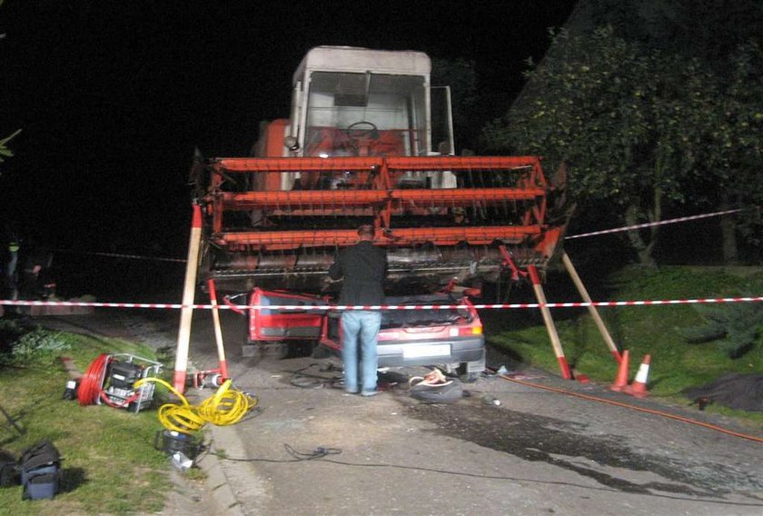 Kombajn rozjechał cinquecento