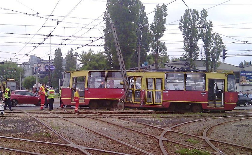 Groźny wypadek tramwaju w Warszawie. Są ranni!
