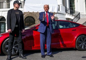 Elon Mask i Donald Tramp ispred Bele kuće | Foto: Reuters