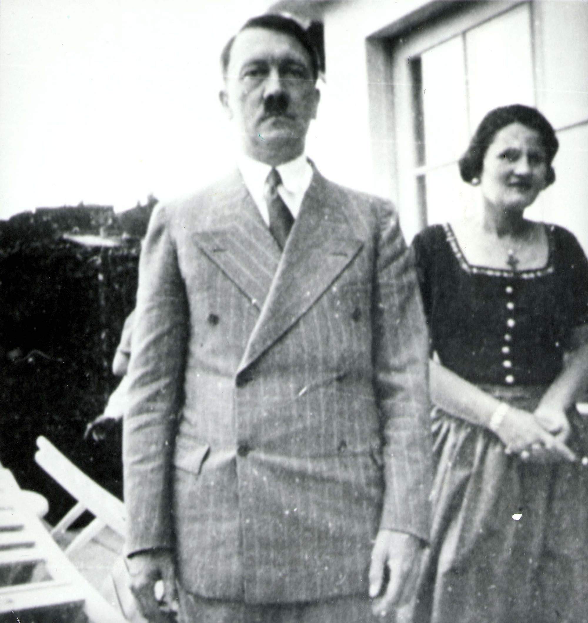 Prežil Hitler druhú svetovú vojnu?