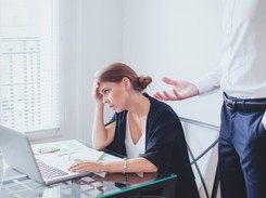 Problem mobbingu w Polsce wciąż narasta. Oto fatalne skutki tego zjawiska...