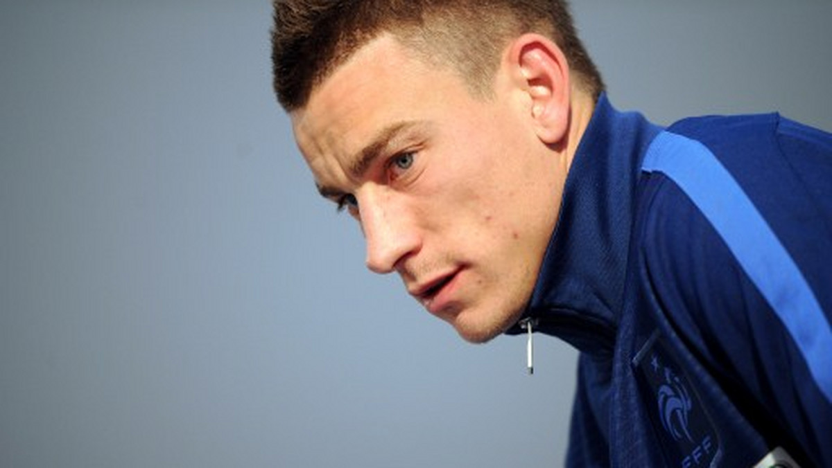 Francuski obrońca Laurent Koscielny przyznał, że podczas nadchodzących mistrzostw Europy kluczowe znaczenie będzie miało pierwsze spotkanie grupowe z Anglią. - W tym meczu nie możemy pozwolić sobie na przegraną - podkreślił piłkarz.