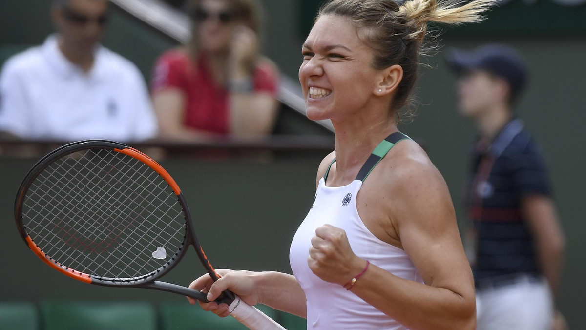 Błyskawiczny awans Simony Halep do ćwierćfinału Rolanda Garrosa. W poniedziałek główna faworytka do zwycięstwa w paryskim wielkim szlemie w godzinę z minutami rozgromiła Carlę Suarez Navarro 6:1, 6:1.