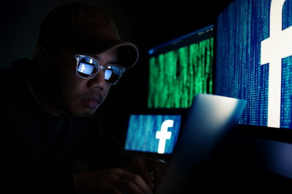 Na Facebooku wykryto 74 grupy cyberprzestępcze. Oferowały skardzione dane z kart i usługi hakerów