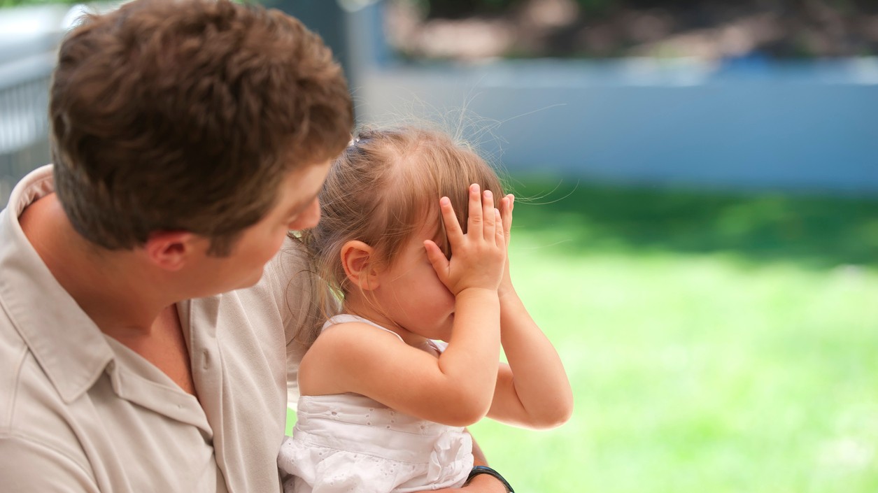 Malé deti odlúčenie od rodičov znášajú ťažko. Odborníci varujú, že predčasná škôlka môže zanechať stopy na ich psychike. 