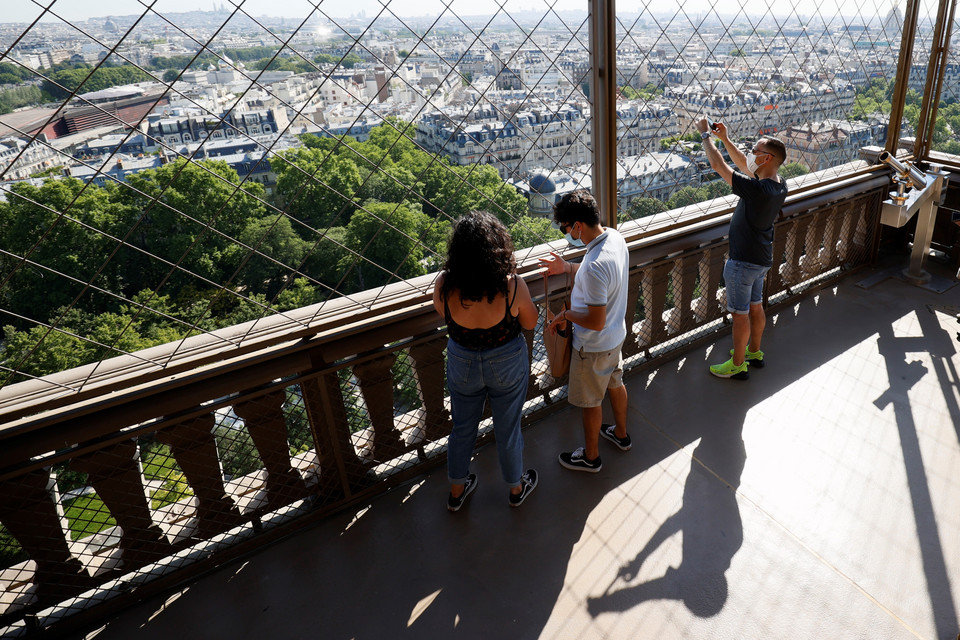 Wieża Eiffla otwarta ponownie dla turystów