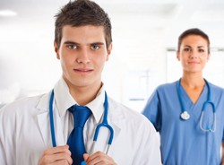 Warto być lekarzem. Za fartuchem panny sznurem