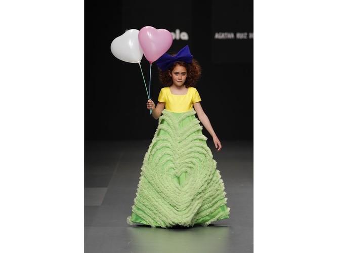 Kolekcja strojów komunijnych na sezon 2011 projektu Agathy Ruiz de la Prady