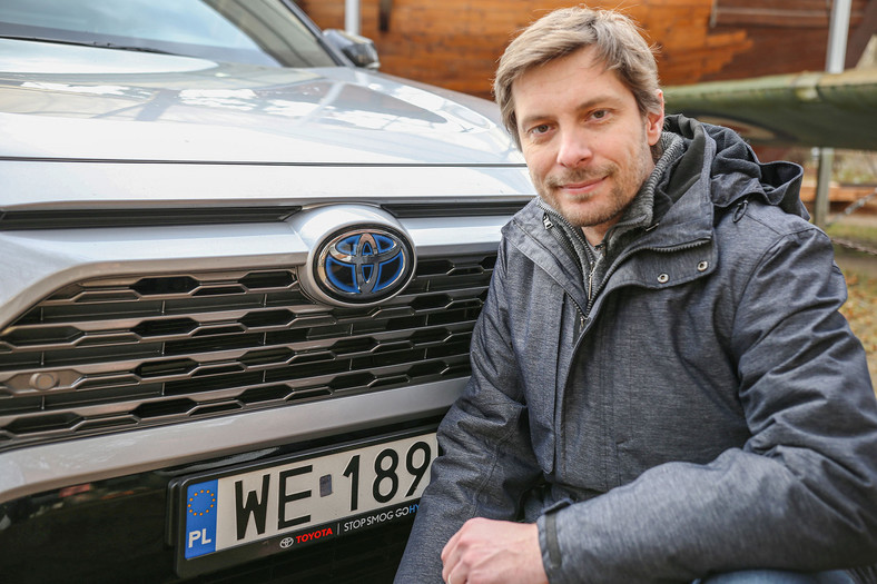 Ekstremalny test Toyoty RAV4 – Arkady Fiedler rusza na Przylądek Północny