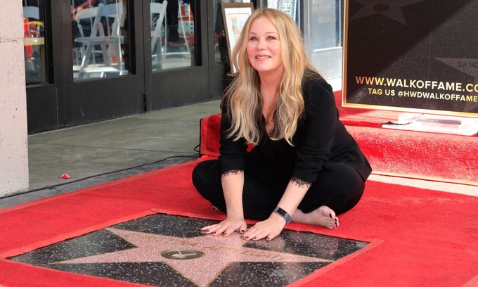 Újra díjátadó színpadán a gyógyíthatatlan beteg Christina Applegate