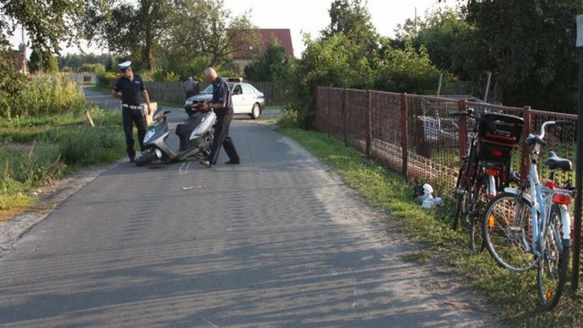 Alkohol i nieostrożność doprowadziły do groźnie wyglądającego wypadku w miejscowości Niedoradz w Lubuskiem. Pijany motocyklista wjechał tam w dwóch rowerzystów.