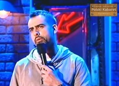 Skecz, który oburzył posłów PiS. 'Papież puści bąka'