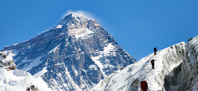 Chiny chcą "podzielić" Mount Everest z powodu obaw przed koronawirusem