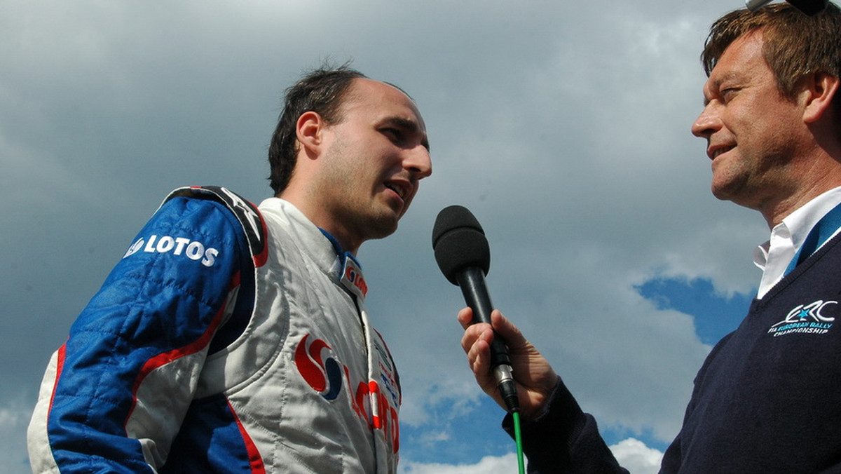 Robert Kubica z pilotem Maciejem Baranem zdecydowanie wygrał Rajd Sardynii (klasyfikacja WRC-2), który jest siódmą eliminacją mistrzostw świata. W piątek Polak był najszybszy w sześciu z ośmiu OS-ów, a w sobotę zwyciężył na wszystkich. Kubica podczas rajdu nie był jednak w dobrym nastroju a winni temu byli organizatorzy.