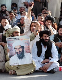 Osama bin Laden planował atak na Polskę. Były szpieg o szczegółach akcji