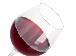 Kieliszek pełen kalorii. Alkohol tuczy i zwiększa ryzyko raka