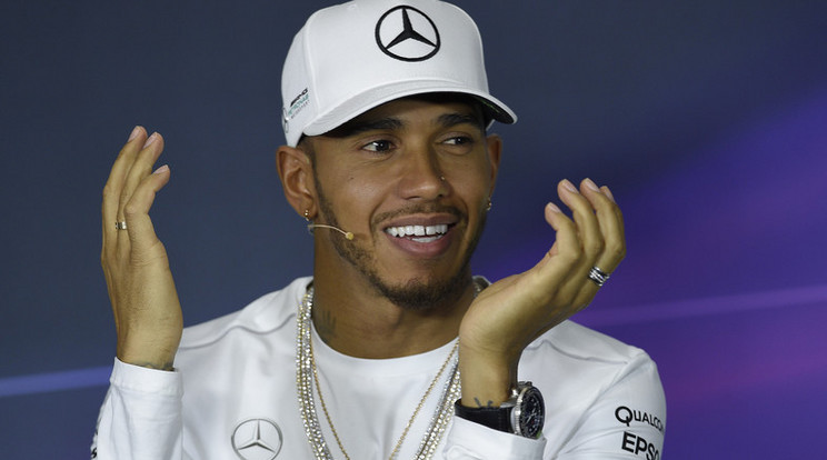 Lewis Hamilton szárnyal az időmérőkön /Fotó: AFP
