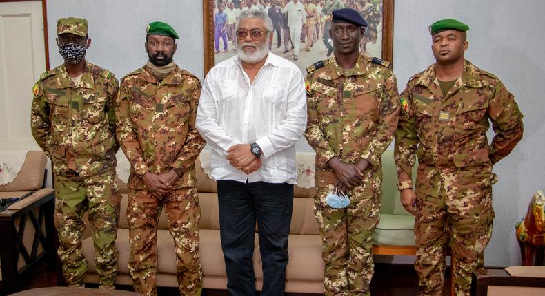 Rawlings with Malian military