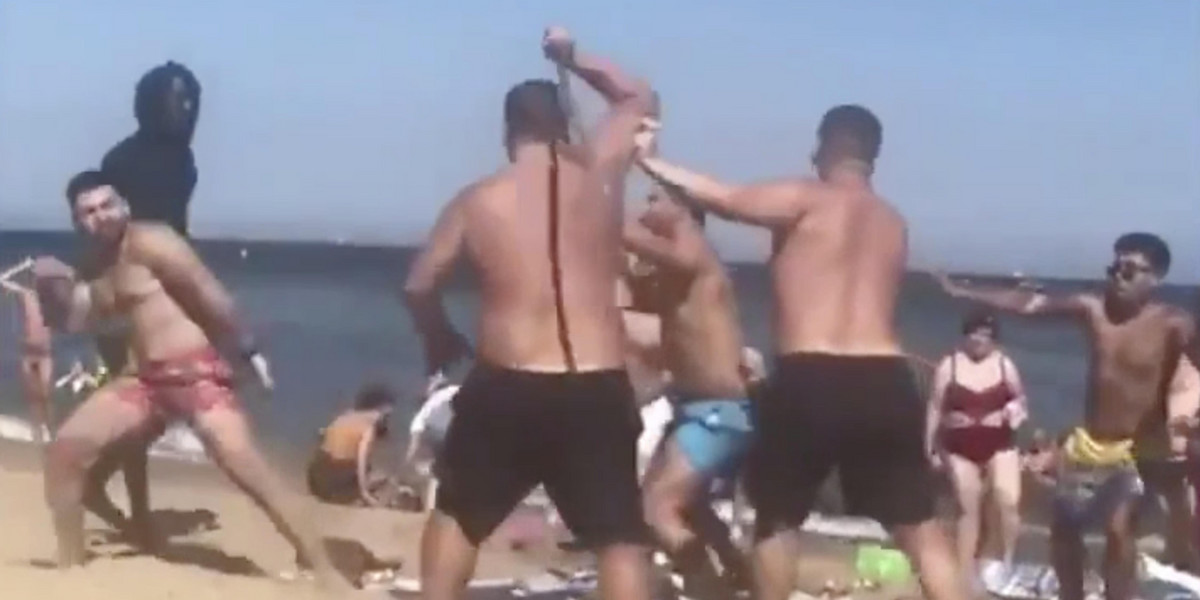 Brutalny atak na plaży. Turysta zaatakował metalowym prętem