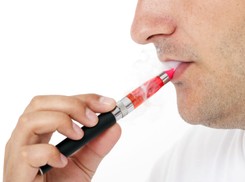 A jednak szkodzą, także biernym palaczom? WHO o e-papierosach