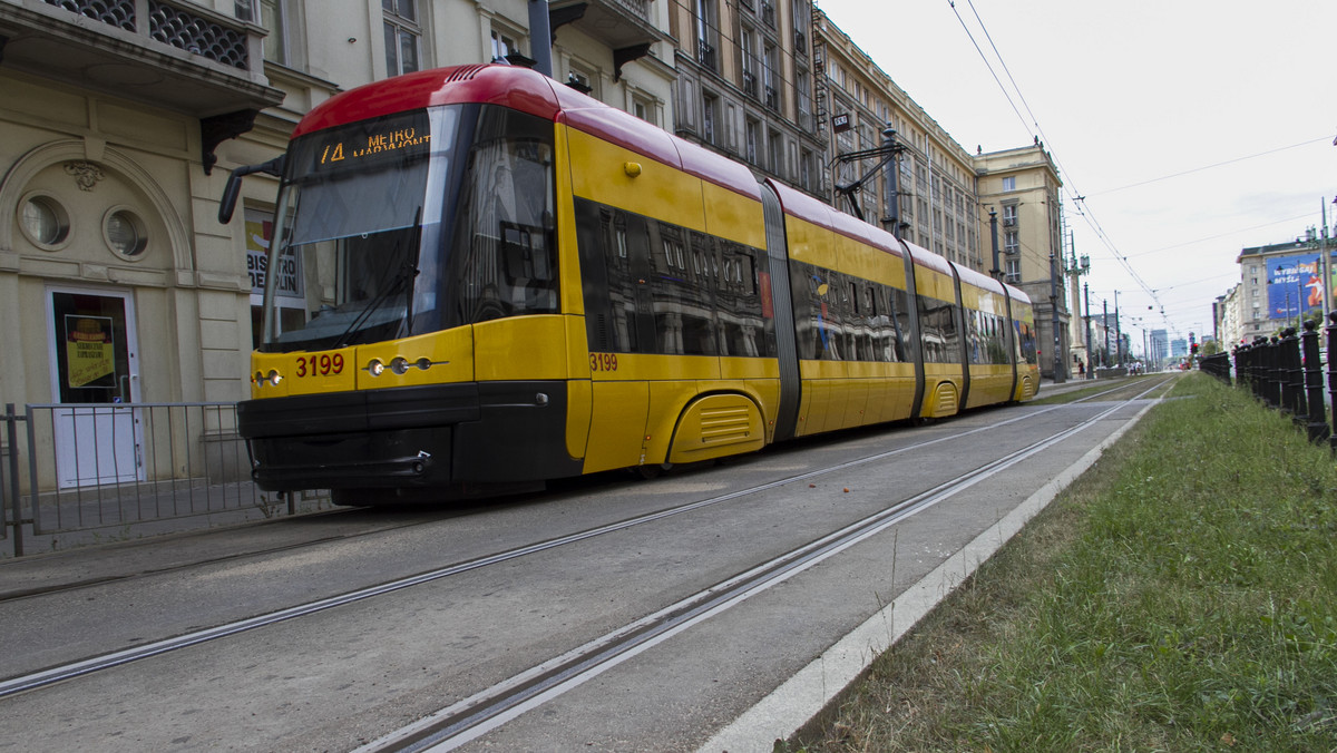 Drugie zderzenie tramwajów w Warszawie w ciągu zaledwie kilku godzin. Do kolizji doszło po godzinie 15 przy skrzyżowaniu ul. Targowej i 11 listopada. Podobna sytuacja miała miejsce rano u zbiegu al. Solidarności i al. Jana Pawła.