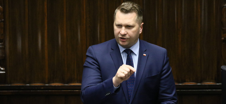 Powrót ósmoklasistów i maturzystów do szkół? Kiedy decyzja? Czarnek zabrał głos