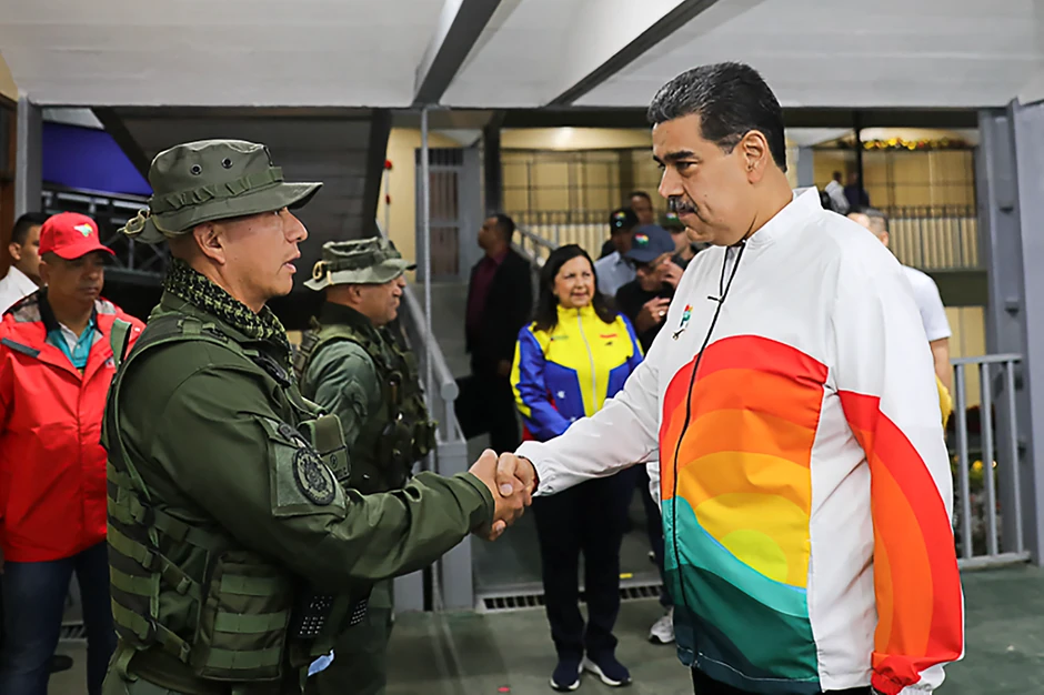 Maduro sa svojim generalima