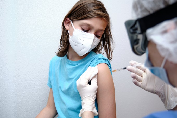 Pfizer/BioNTech oltás: ezek a mellékhatások gyerekeknél